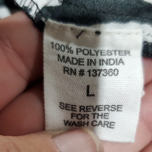 Live 4 Truth Black and White Graphic Button Down Shirt - Picture 7 of 8